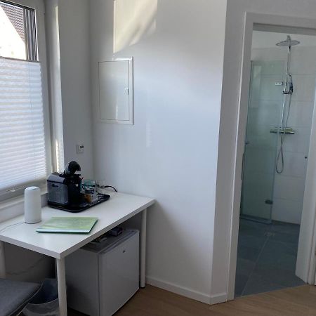 Messezimmer Nahe Der Duesseldorfer Messe Mit Eigenem Eingang Und Gratis Minibar Exterior foto