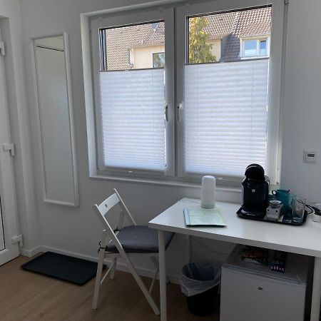 Messezimmer Nahe Der Duesseldorfer Messe Mit Eigenem Eingang Und Gratis Minibar Exterior foto