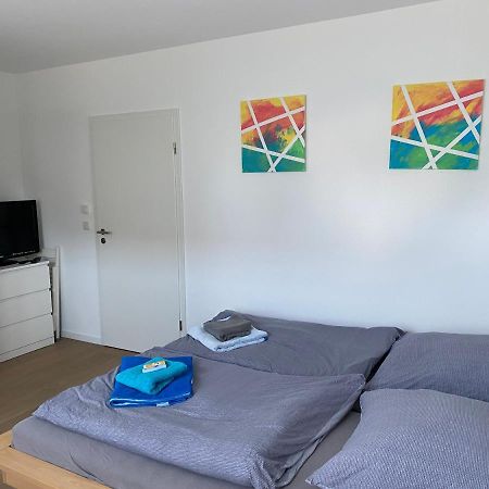 Messezimmer Nahe Der Duesseldorfer Messe Mit Eigenem Eingang Und Gratis Minibar Exterior foto