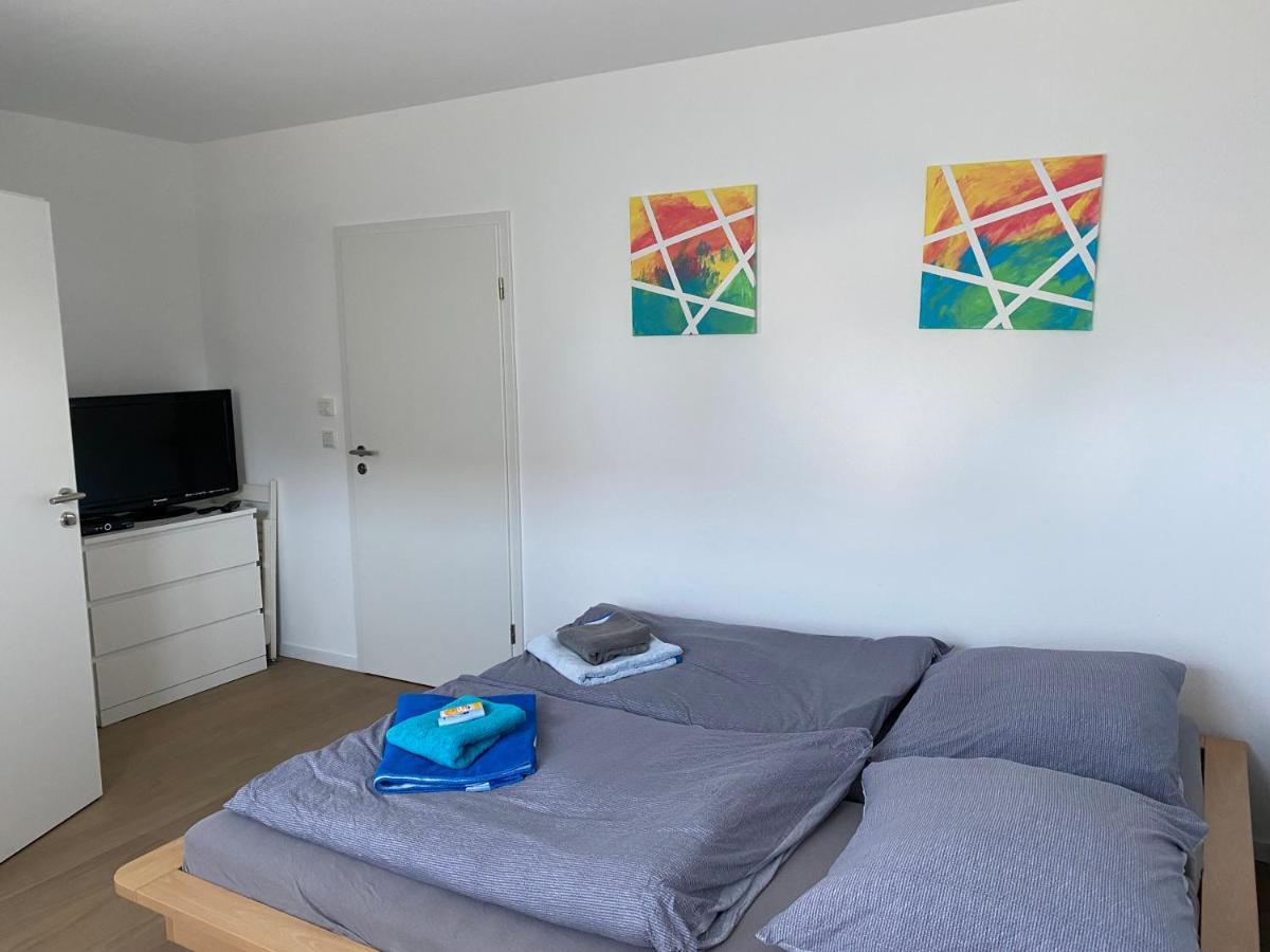 Messezimmer Nahe Der Duesseldorfer Messe Mit Eigenem Eingang Und Gratis Minibar Exterior foto